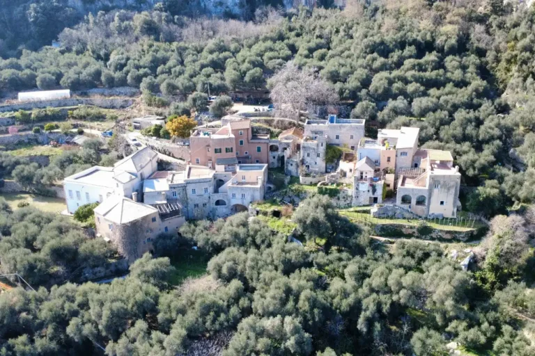 calvisio vecchia struttura architettonica vista aerea